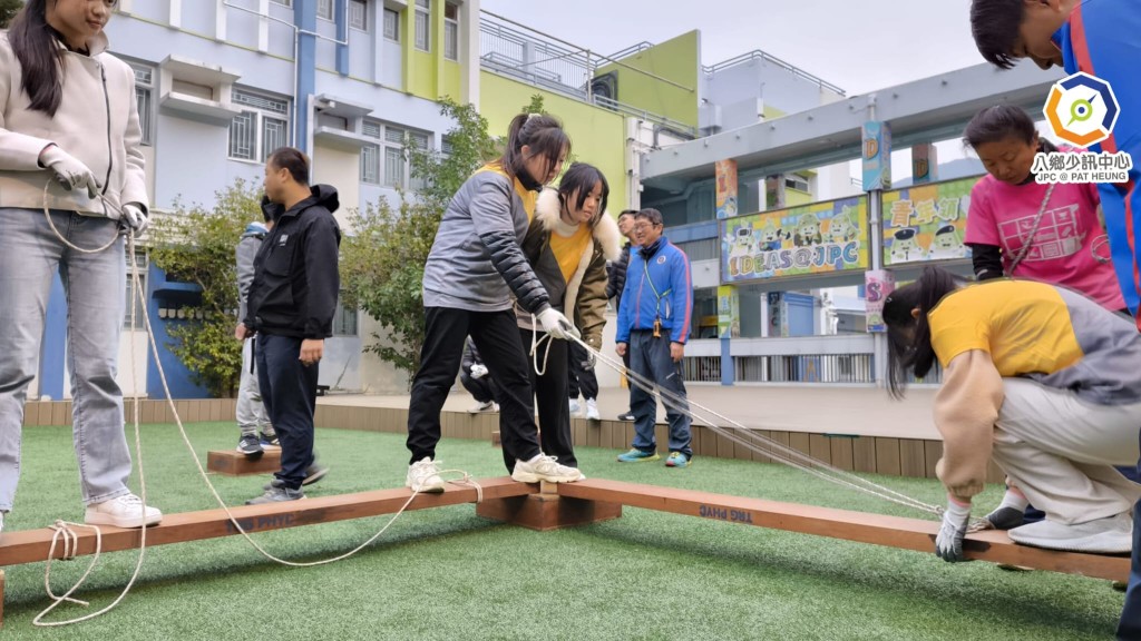 少年警訊領袖訓練營 學員無懼寒流挑戰自己