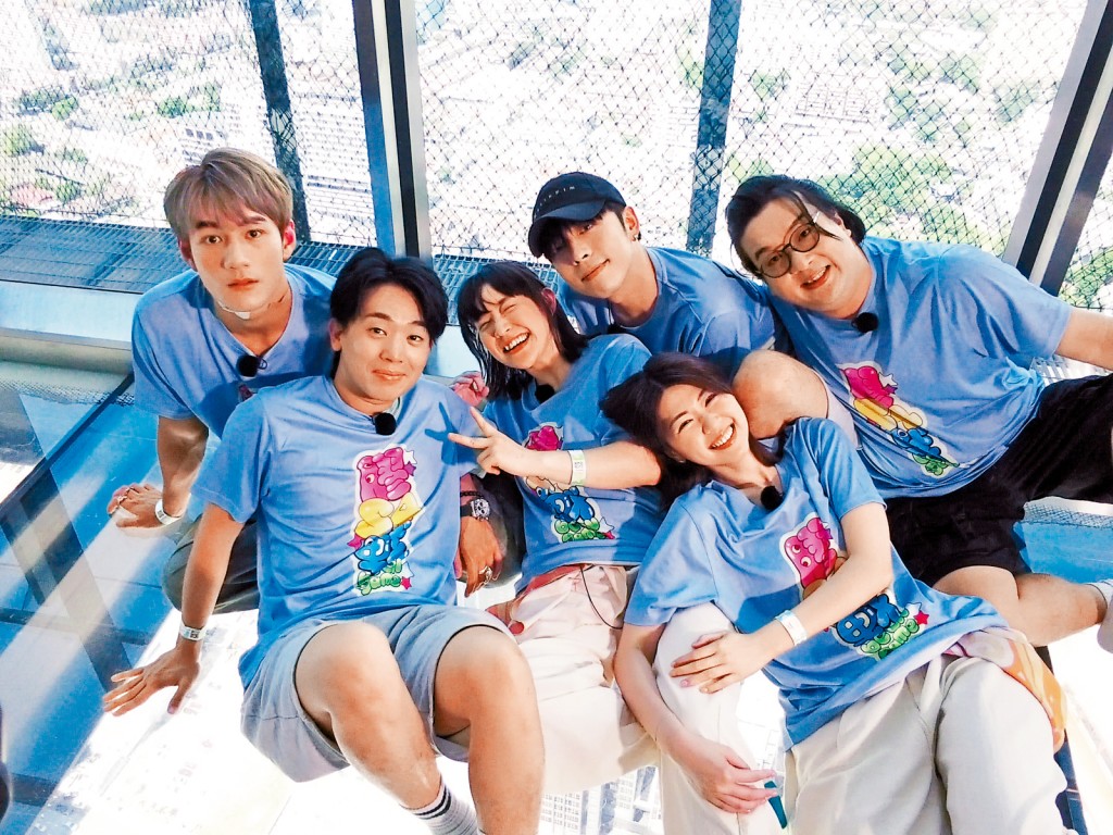 岑珈其是綜藝節目《膠戰S4》「6膠」之一，好玩得！