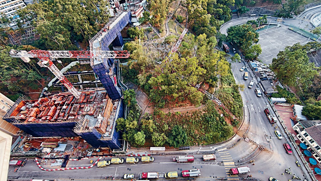 在40樓以上的部分天秤跌落地盤對開的山坡。