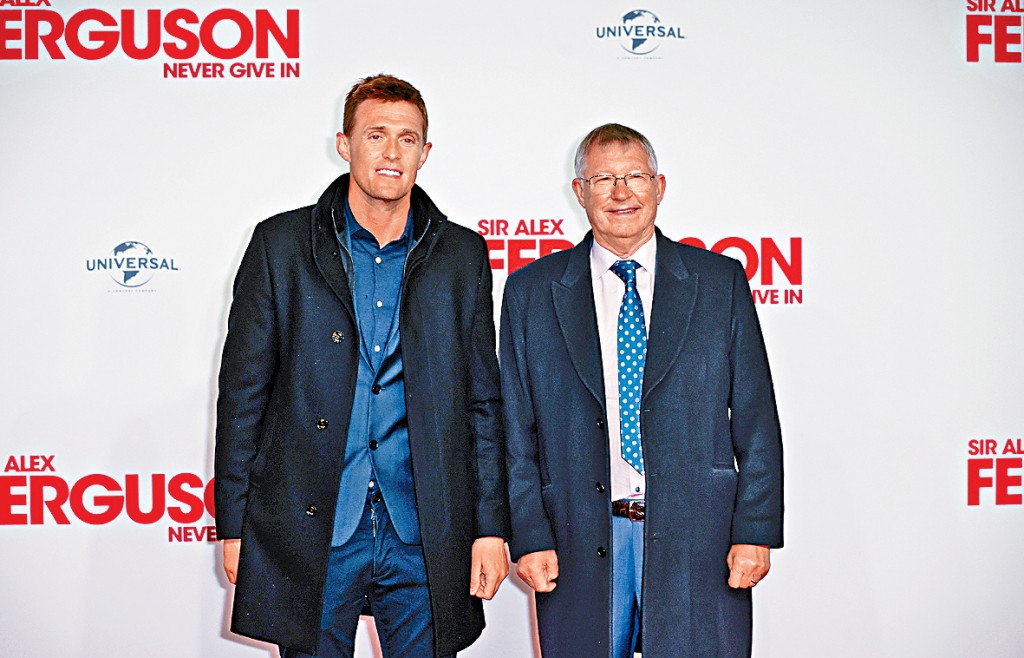 費查(左)一直視費格遜(右)為恩師。