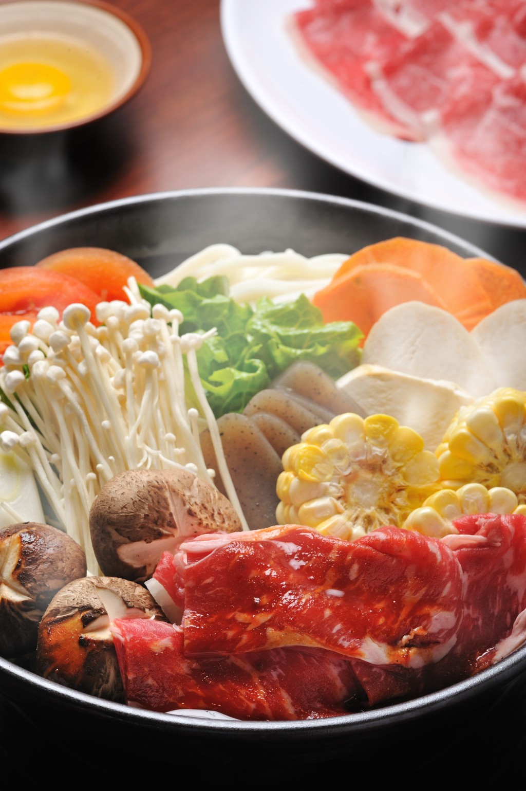 牛涮鍋位於黃埔享膳坊第四期G2及2A號鋪，主打日本進口優質和牛的涮涮鍋及壽喜燒放題。