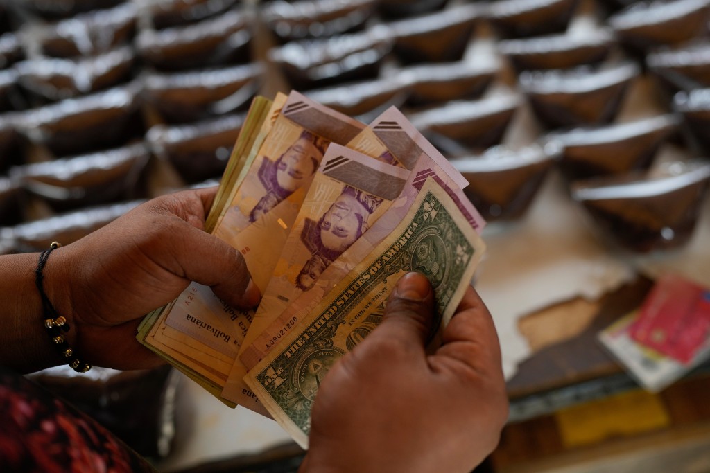 华府目前对委内瑞拉更倾向使用经济而非军事手段施压。美联社