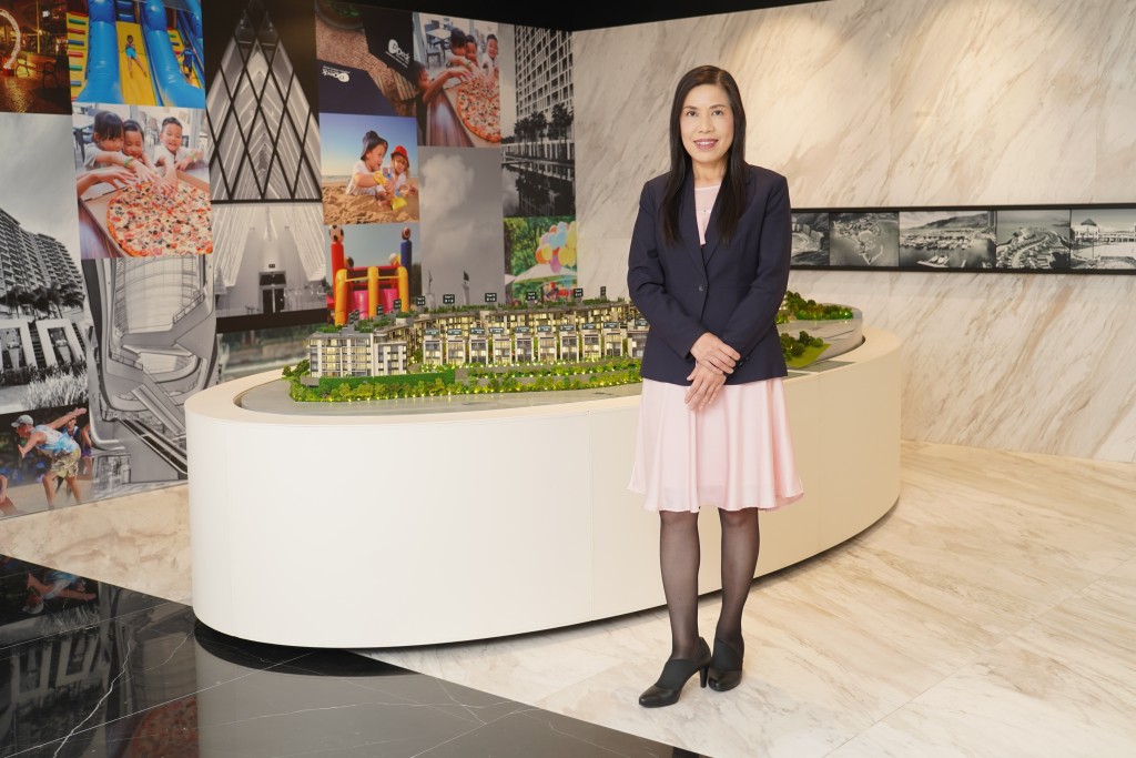 陳秀珍表示，集團部署最快明年初推售意濤19-1期發展項目，合共提供約320伙，該盤已獲批入伙紙，預計關鍵日期為2026年9月底。