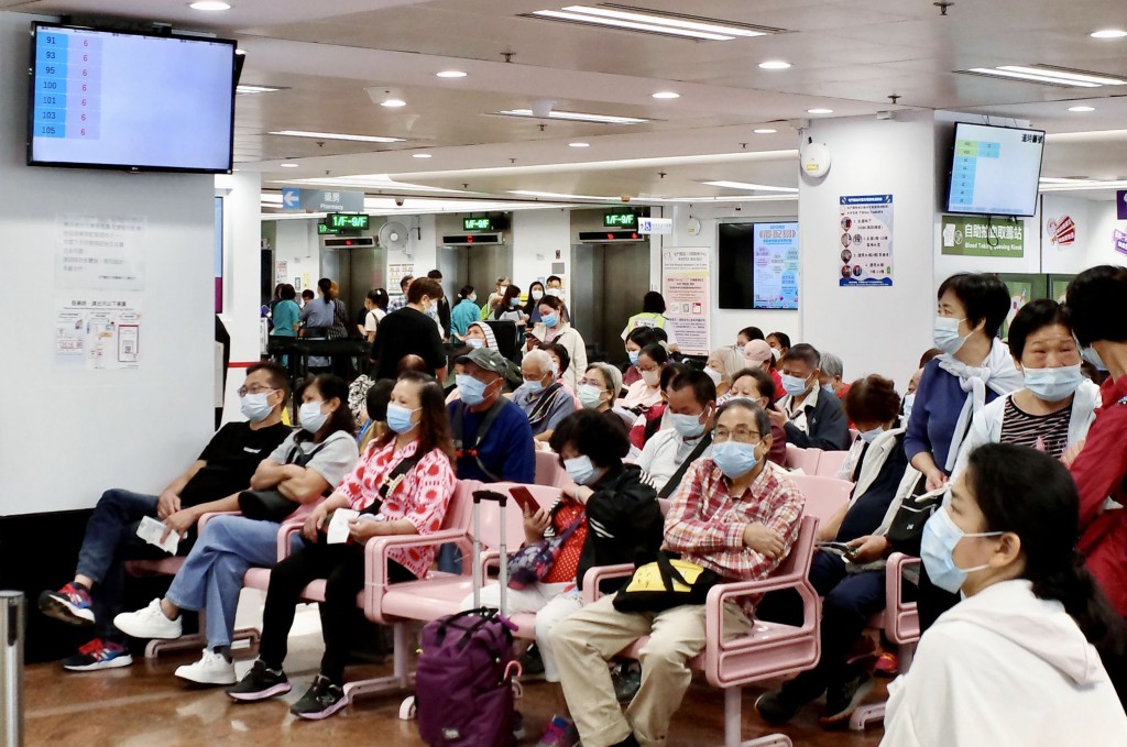 医务衞生局和香港牙医学会合办「庆祝中华人民共和国成立七十五周年──香港牙医学会健齿乐颐年活动」。资料图片