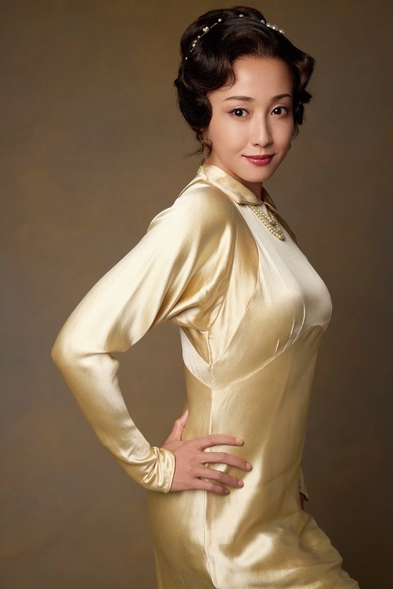 澤尻英龍華正在演出舞台劇《賣花女》。 澤尻英龍華正在演出舞台劇《賣花女》。