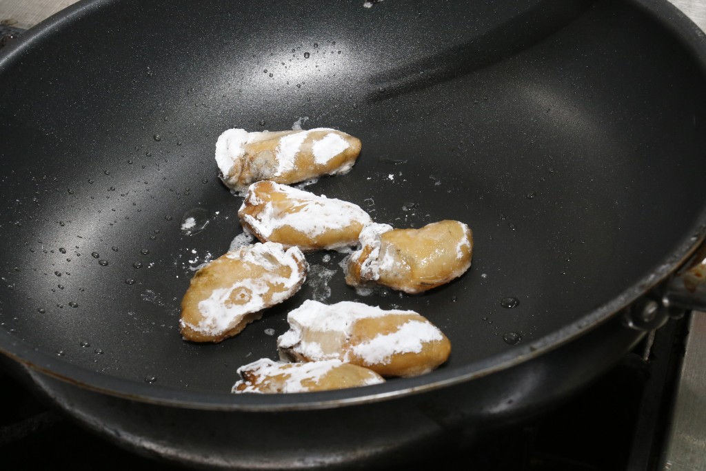 市民應特別注意食物安全，尤其是貝殼類，必須徹底煮熟才可食用。資料圖片