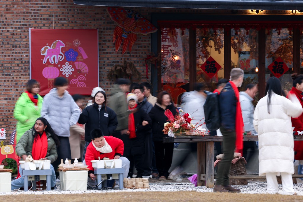 春節期間，國內遊5.96億人次總花費逾8千億。中新社