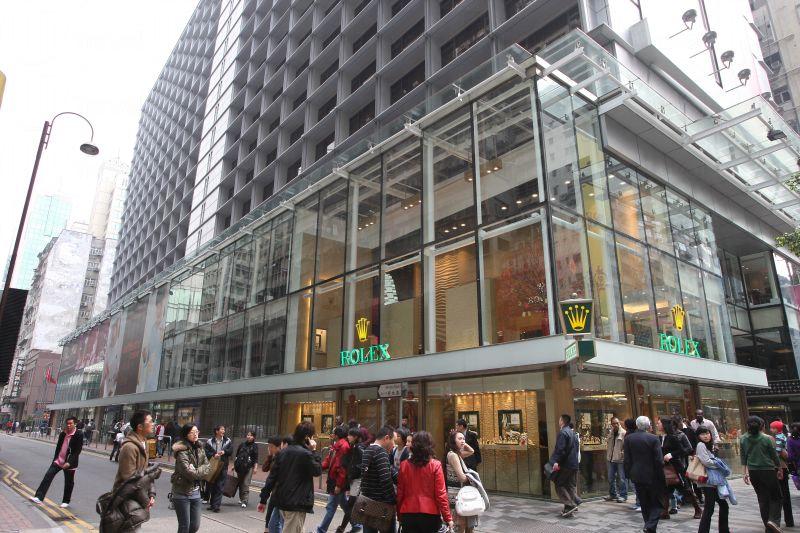 尖沙咀弥敦道50号金域假日酒店巨舖,以每月逾100万租出。 尖沙咀弥敦道50号金域假日酒店巨舖,以每月逾100万租出。