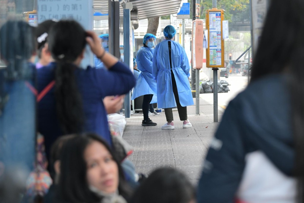其中一個採樣站設於中環遮打道行人專用區。
