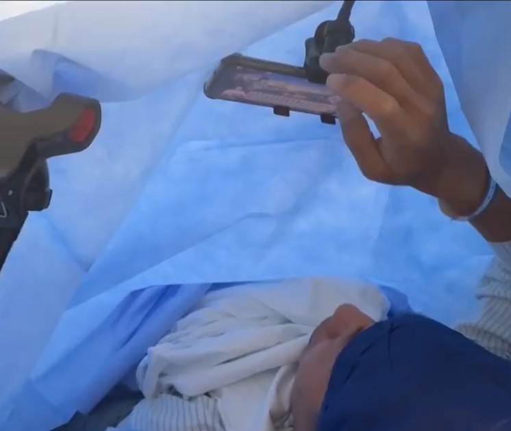 王叔獲醫生允許一邊做手術一邊打機。廣東電視台