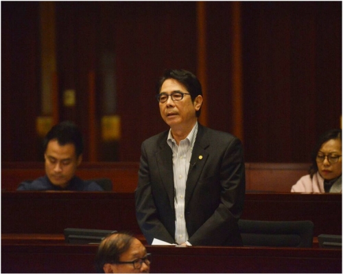 黃國健指議會拉布陷入接近瘋狂狀態。