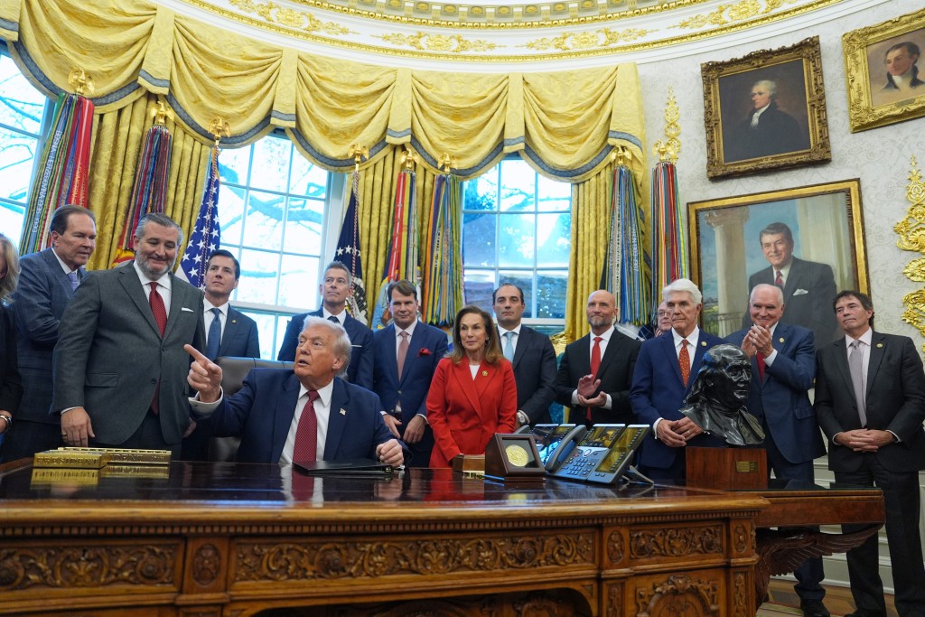 特朗普政府下令加強對高技術人才H-1B簽證申請人的審查。美聯社