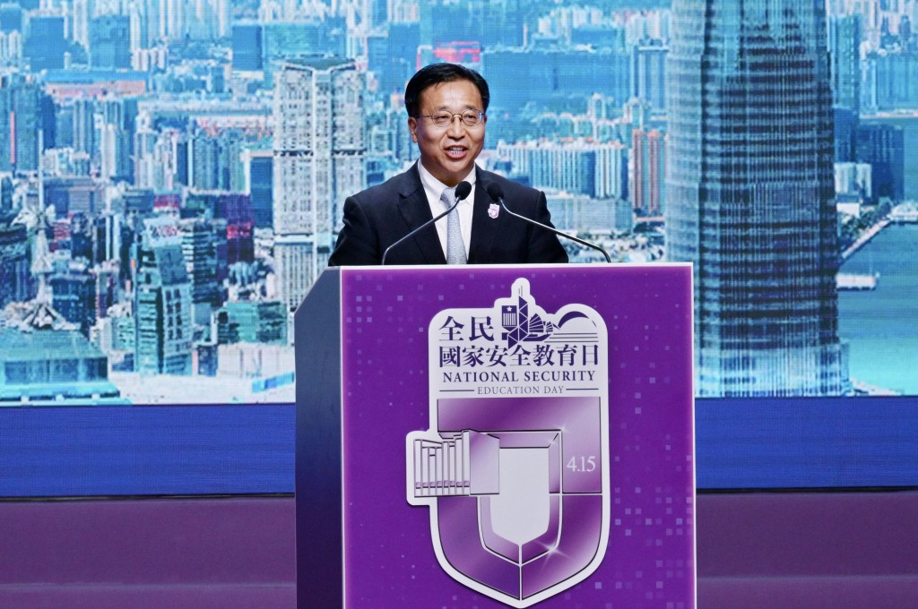 崔建春指堅持統籌發展和安全是應對外部風險的壓艙石。 崔建春指堅持統籌發展和安全是應對外部風險的壓艙石。