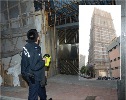 警方不排除賊人爬棚架潛入犯案。