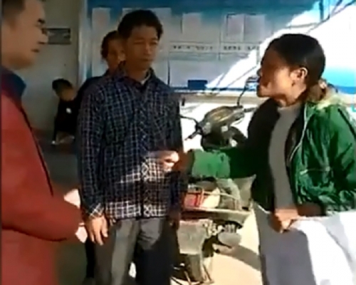 受害女童母親向學校投訴。網上圖片