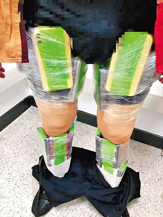 3名香港及澳门男子从本港乘金巴前往澳门，被澳门海关人员发现众人身藏228部手机，当场被捕。 