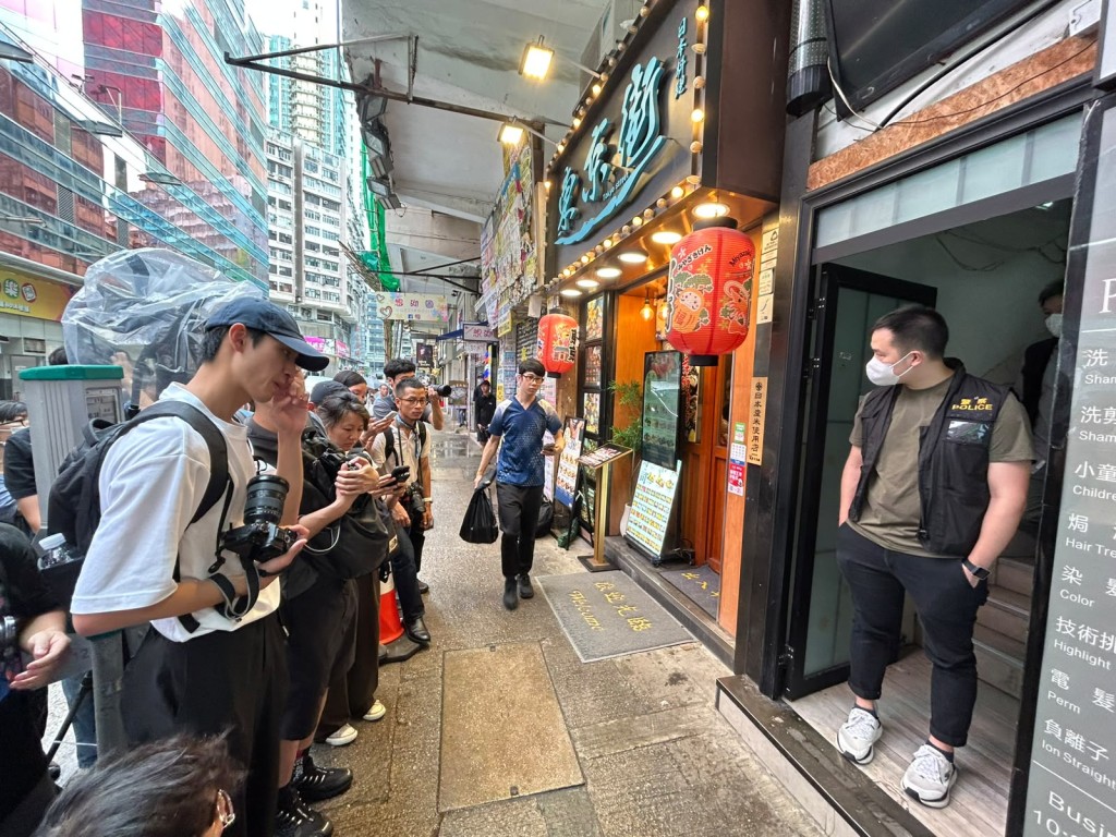 警務處國家安全處下午派員到場調查。 警務處國家安全處下午派員到場調查。