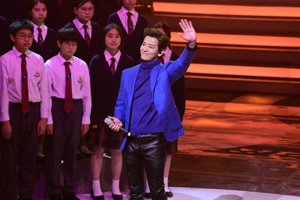 陳曉東為《歡樂滿東華2023》獻唱。