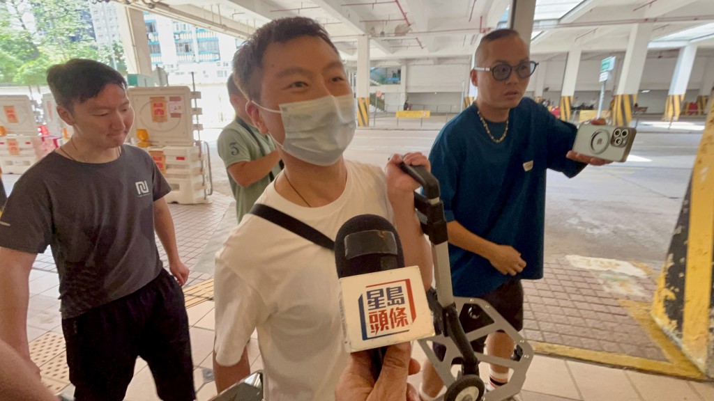 有宏泰閣居民慶幸拾回陳皮及花膠的物品。 有宏泰閣居民慶幸拾回陳皮及花膠的物品。