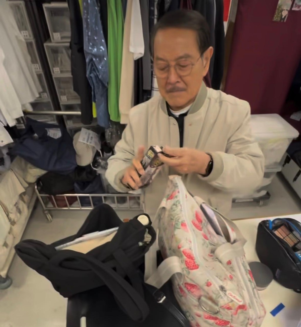 劉丹路過也幫手抽埋一份。