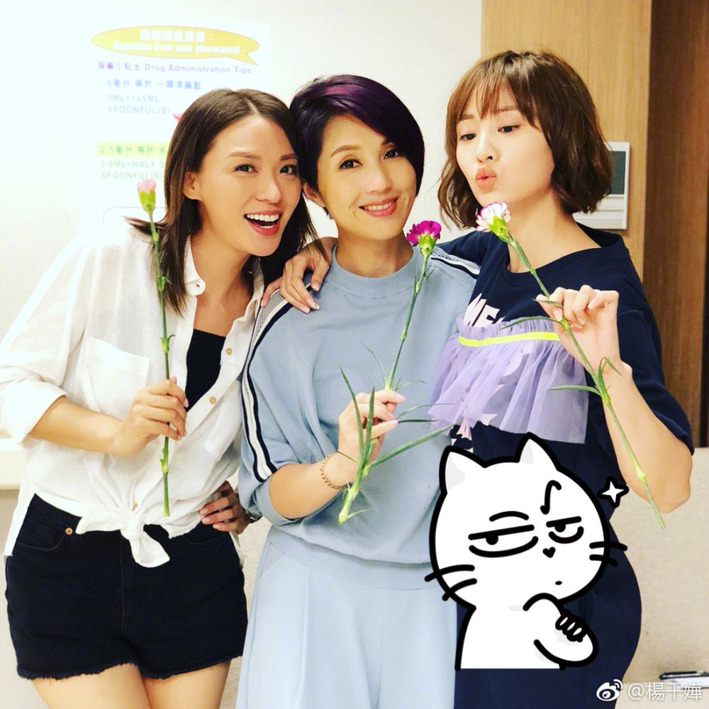 朱朱跟千嬅及煒哥拍《多功能老婆》成為好友。
