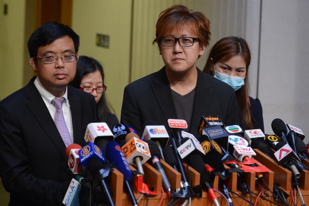 謝志堅於事發後多年,一直為亡弟謝廷駿討公道。資料圖片 謝志堅於事發後多年,一直為亡弟謝廷駿討公道。資料圖片