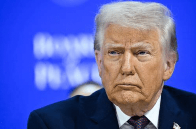 特朗普聽後情緒激動，大叫大嚷，並爆粗斥責克魯茲：「去你的，泰德！」法新社