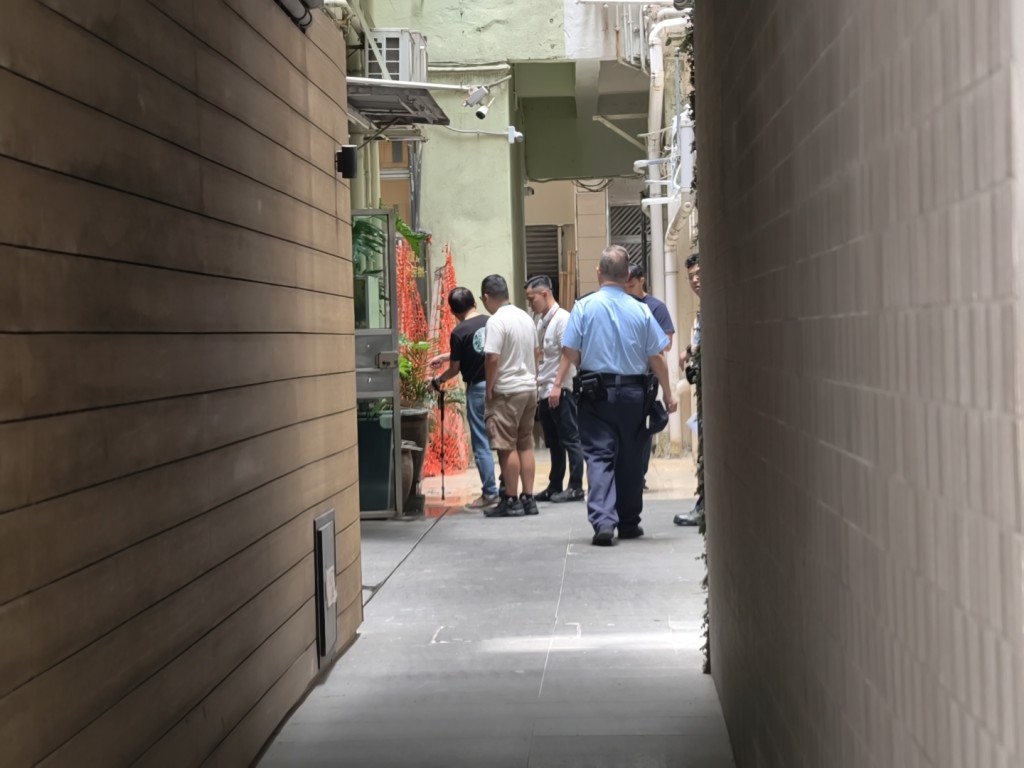 警員到場調查。 警員到場調查。