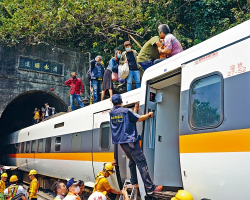 出事的408班次为实名制，乘客大多为返乡民众。