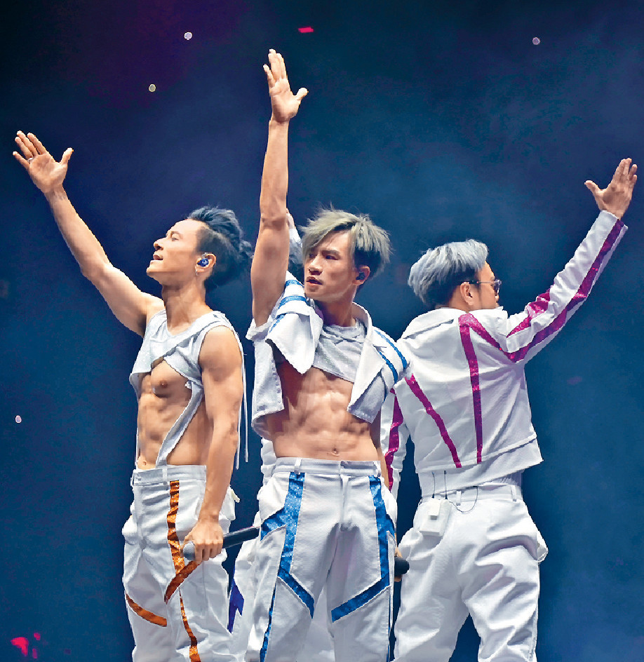 ■On仔和釗峰負責晒肌，令現場觀眾尖叫。