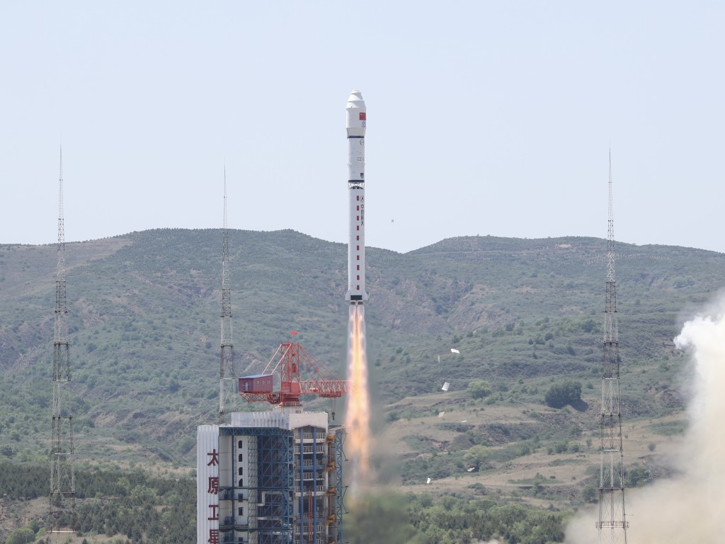 中国成功发射吉林一号高分06A星等41颗卫星。新华社