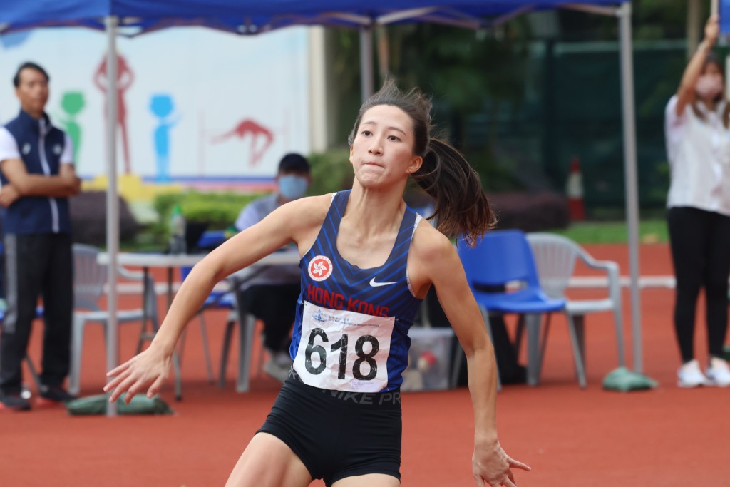 張靜嵐以破PB1米78奪金。 本報記者攝