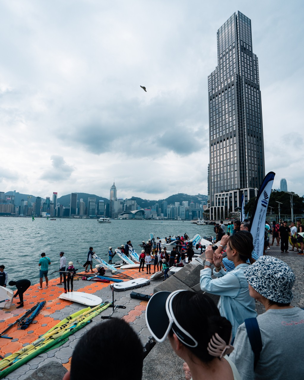 香港滑浪风帆公开锦标赛，周日在维港上演表演赛。 中国香港滑浪风帆会图片