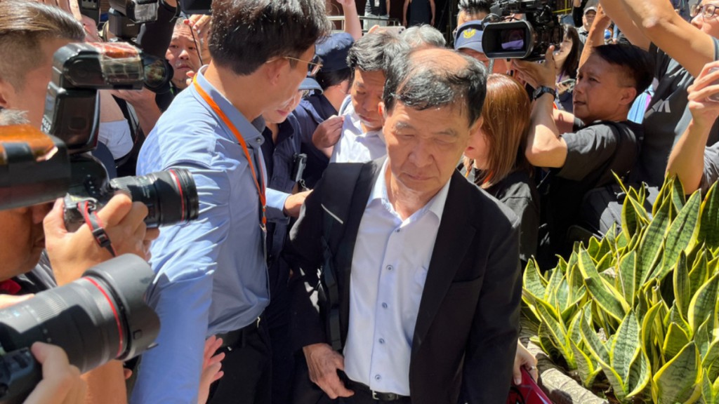 獲悉妻輕生消息，前台北市副市長彭振聲情緒崩潰。中時新聞網