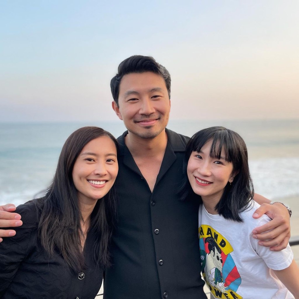 大家似乎覺得法拉長髮Look較襯她。