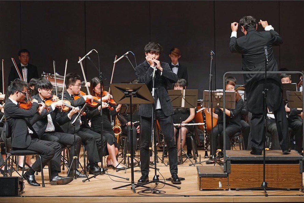 Leo曾多次獲邀在本地及世界各地的音樂盛會演出。