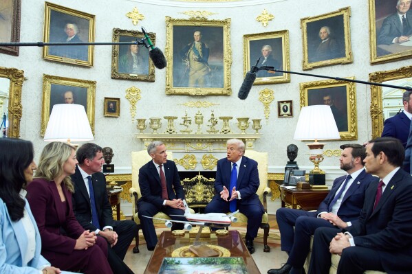 卡尼去年10月訪美，會晤特朗普。美聯社