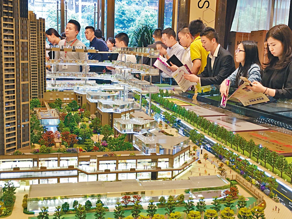 近期內房債務普遍順利獲得展期，各地方政府對樓市實施鬆綁政策。