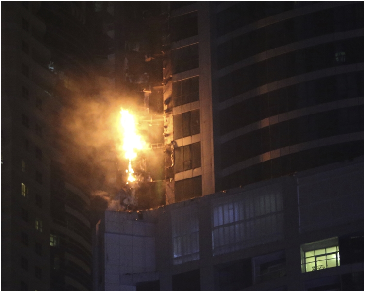 大火波及超過40層樓。AP