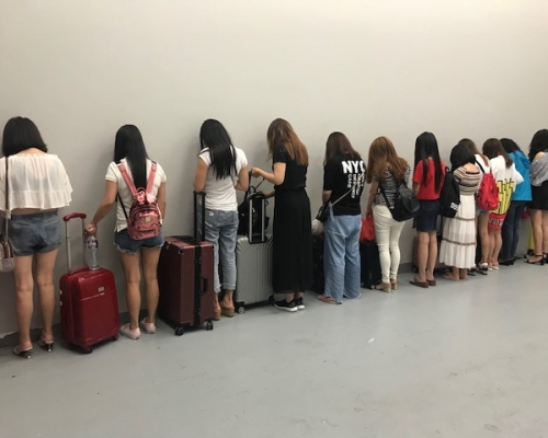 被捕的內地女子。