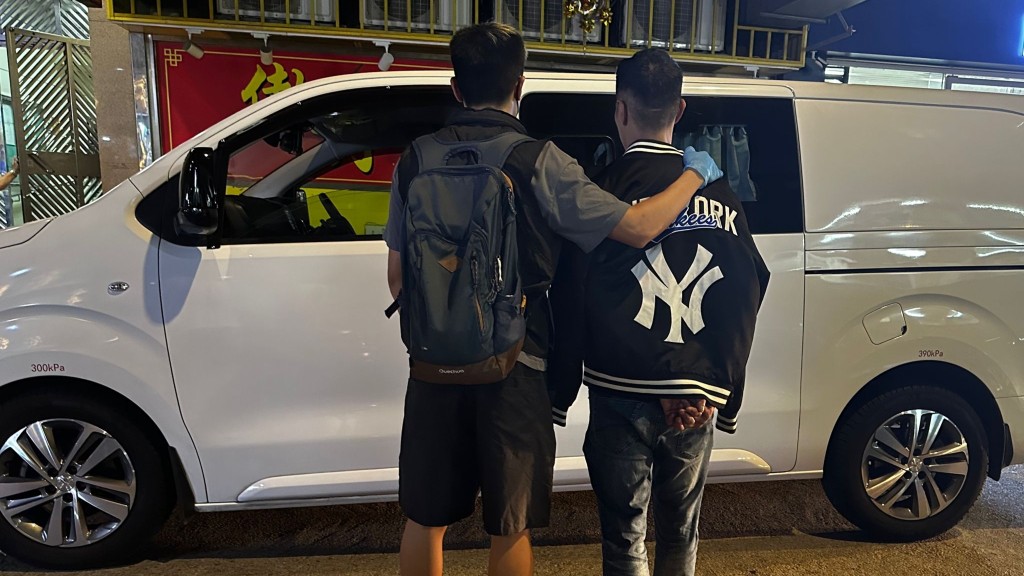 警方拘捕2男女。警方圖片