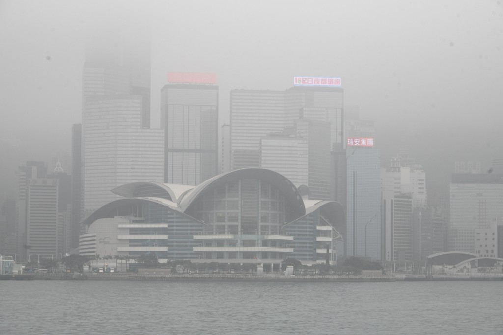 天文台一度發出黃色暴雨警告。