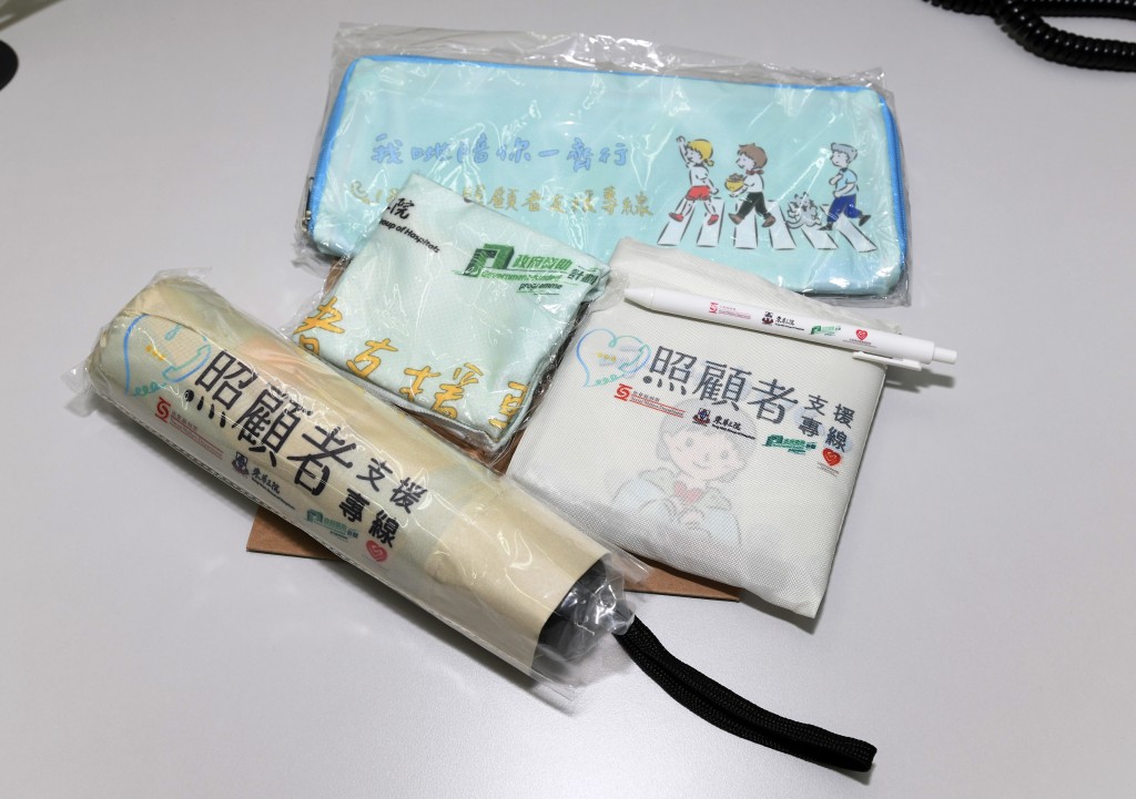 照顧者支援專線「182183」投入運作近兩年,截至上月已處理近10萬宗電。何君健攝 照顧者支援專線「182183」投入運作近兩年,截至上月已處理近10萬宗電。何君健攝