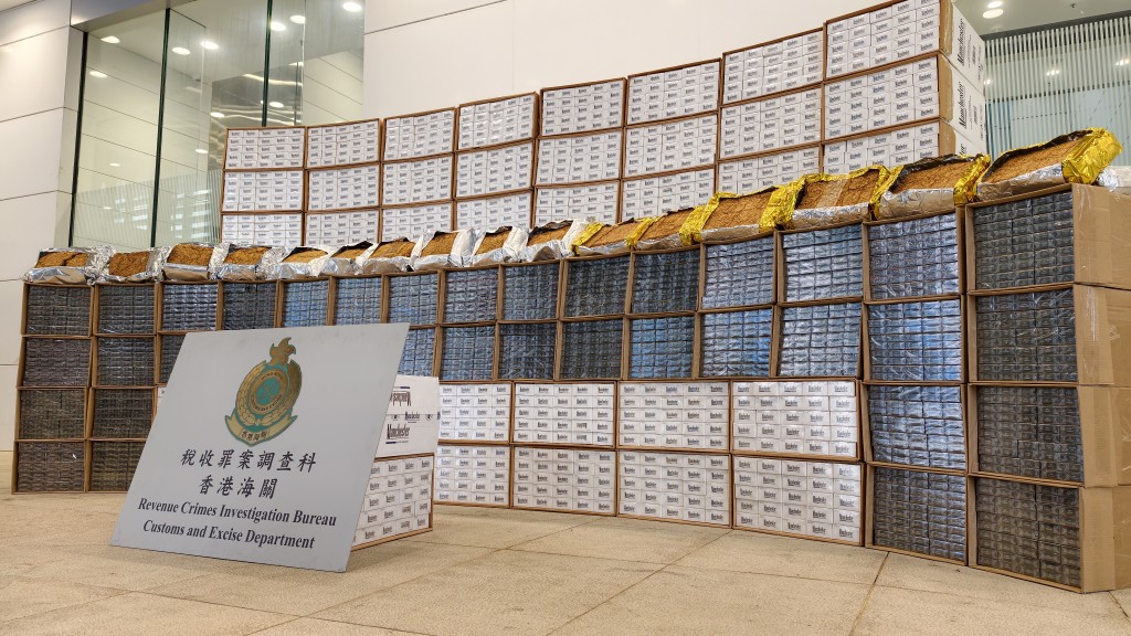 海關檢獲約580萬支未完稅香煙及128公斤製成煙草，市值約2700萬元，應課稅值約2000萬元。
