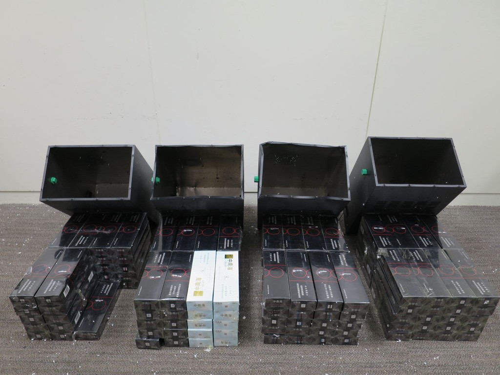 不法之徒將私煙藏入偽裝變壓器。海關提供 不法之徒將私煙藏入偽裝變壓器。海關提供