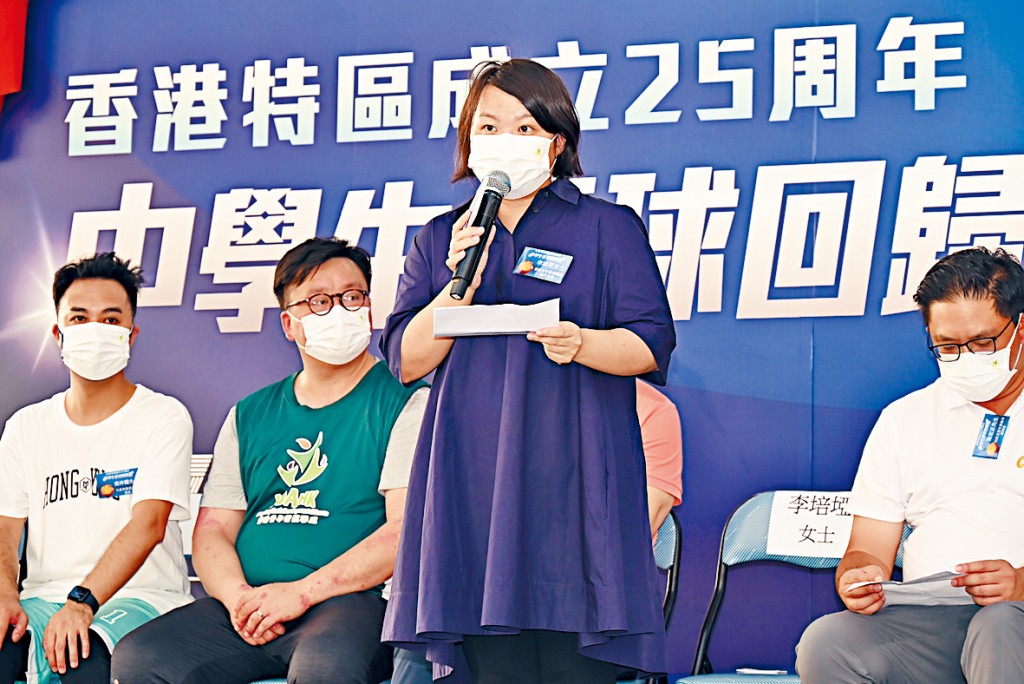 香港青年發展聯盟執行主席李培埡,期望參賽同學能藉比賽享受籃球樂趣,磨練意志及增強凝聚力和向心力。 香港青年發展聯盟執行主席李培埡,期望參賽同學能藉比賽享受籃球樂趣,磨練意志及增強凝聚力和向心力。