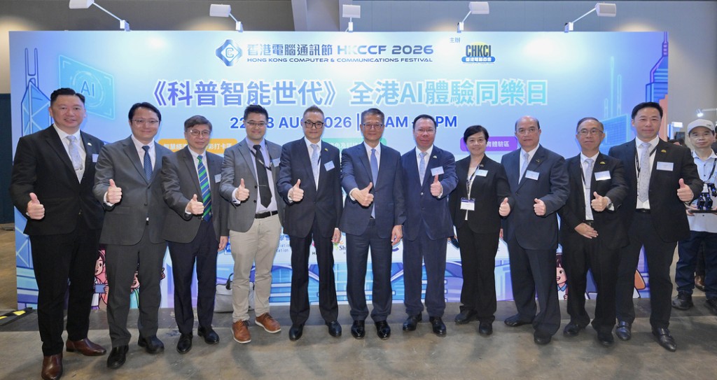陳茂波參觀香港電腦通訊節2026場內展區。陳茂波網誌 陳茂波參觀香港電腦通訊節2026場內展區。陳茂波網誌