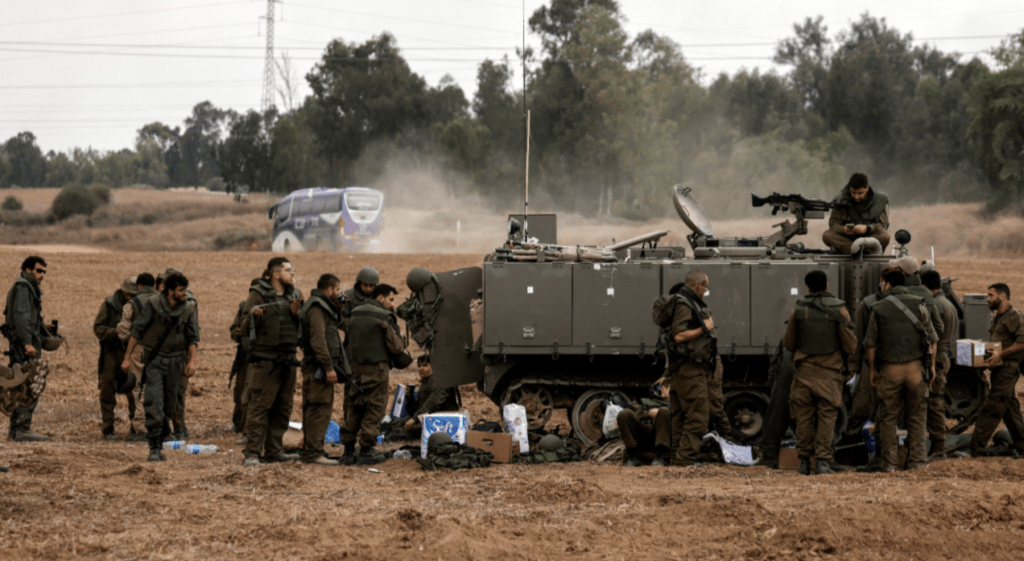 以色列士兵在加沙边境驻守作战。路透社