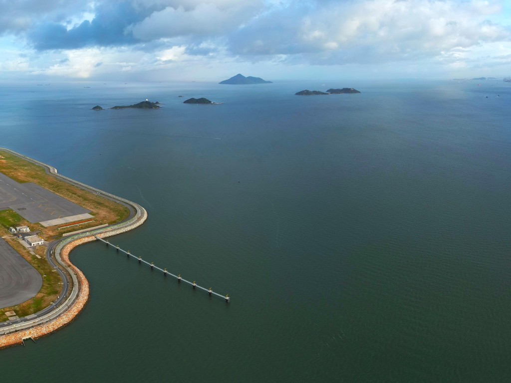 全港最大的北大嶼海岸公園在11月1日成立，面積約2 400公頃，是香港第8個，也是面積最大的海岸公園。謝展寰網誌