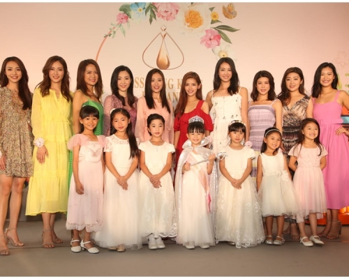 10強佳麗與小佳麗宣傳。